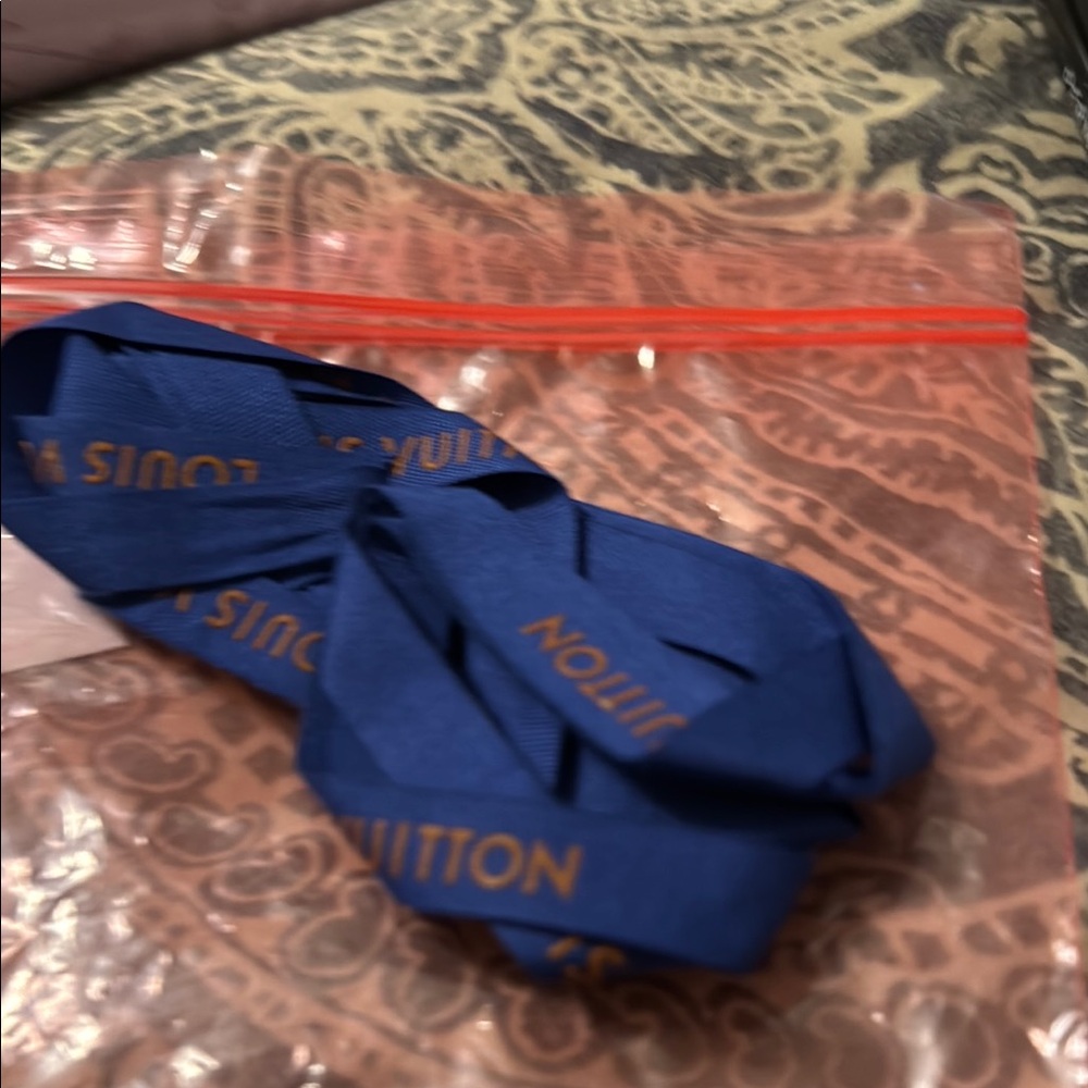 Louis Vuitton Blue Ribbon 90”